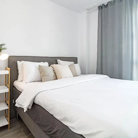 Lm111a - Modern Flat, Amazing Views 에스테포나